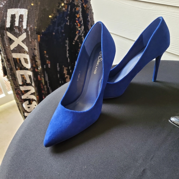 Shoes - Picture 5 of 9